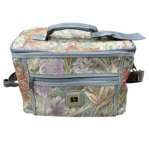 2 VINTAGE EUC  LEISURE LUGGAGE BLUE  TAPESTRY CARRYON BAG